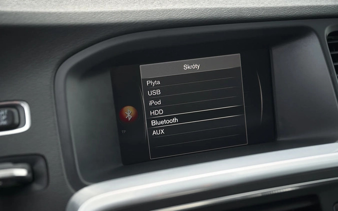 Volvo V60 cena 57800 przebieg: 207000, rok produkcji 2017 z Zawiercie małe 781